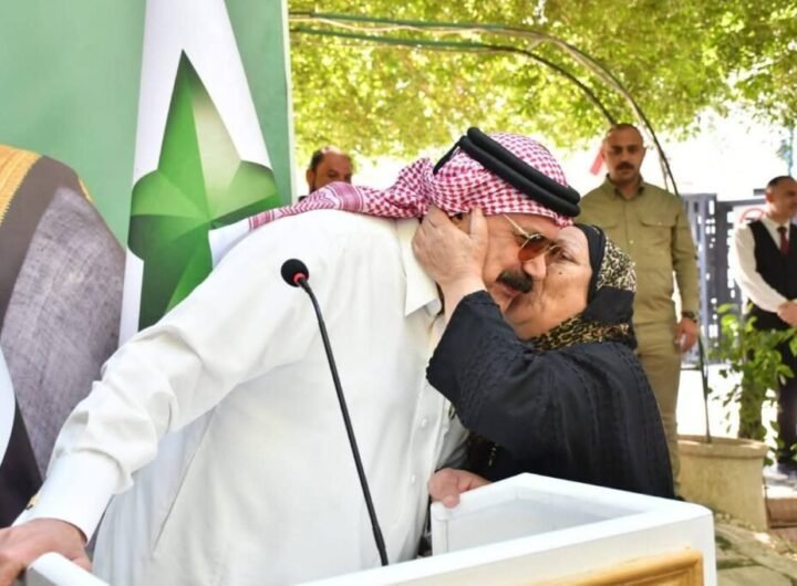 الشيخ اياد الجبوري يلتقي عوائل الشهداء والأرامل والايتام والسجناء للاستماع إلى احتياجاتهم ومشاكلهم.